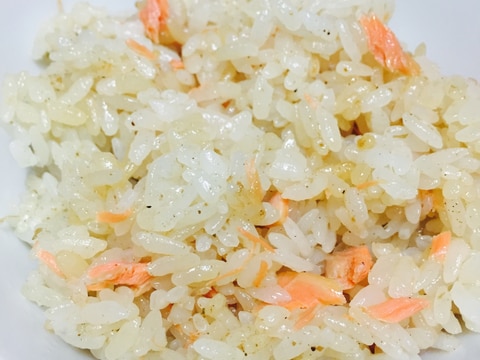 シャケの炊き込みごはん バター醤油風味